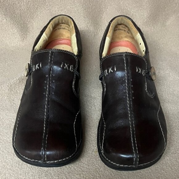 Clarks Unstructured Women's Brown Leather Slip-On Loafer Size 9 - Picture 3 of 8